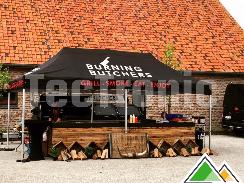 Tente pliante 3x6 noire élégante avec impression du toit pour les Burning Butchers.
