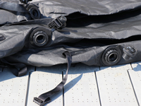 Détail : les valves de gonflage