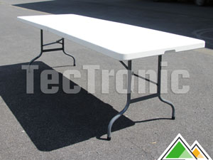 Table pliante avec châssis en acier