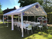 Tonnelle avec 2 rangées de tables