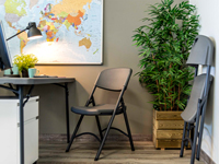 Cette chaise pliante pro est robuste et peut supporter jusqu’à 272 kg