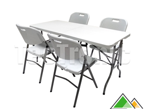 Table pliante 150 cm avec 4 chaises