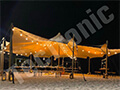 Cette tente stretch est un véritable accroche-regard, même la nuit!