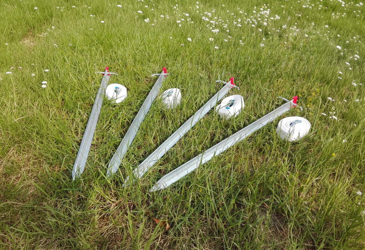Kit d'ancrage pour tente de réception sur sol meuble