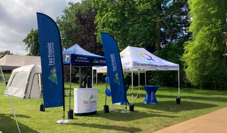 Tentes pliantes imprimées, drapeaux, housses de table de fête et comptoir gonflable de TecTronic Feesttenten