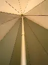 Detail opgespannen mast