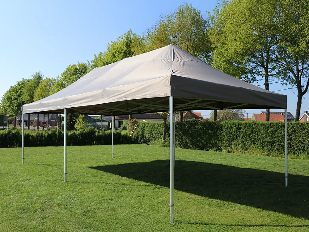 Vouwtent 4 x 8 m S50 frame met taupe dakzeil opgezet
