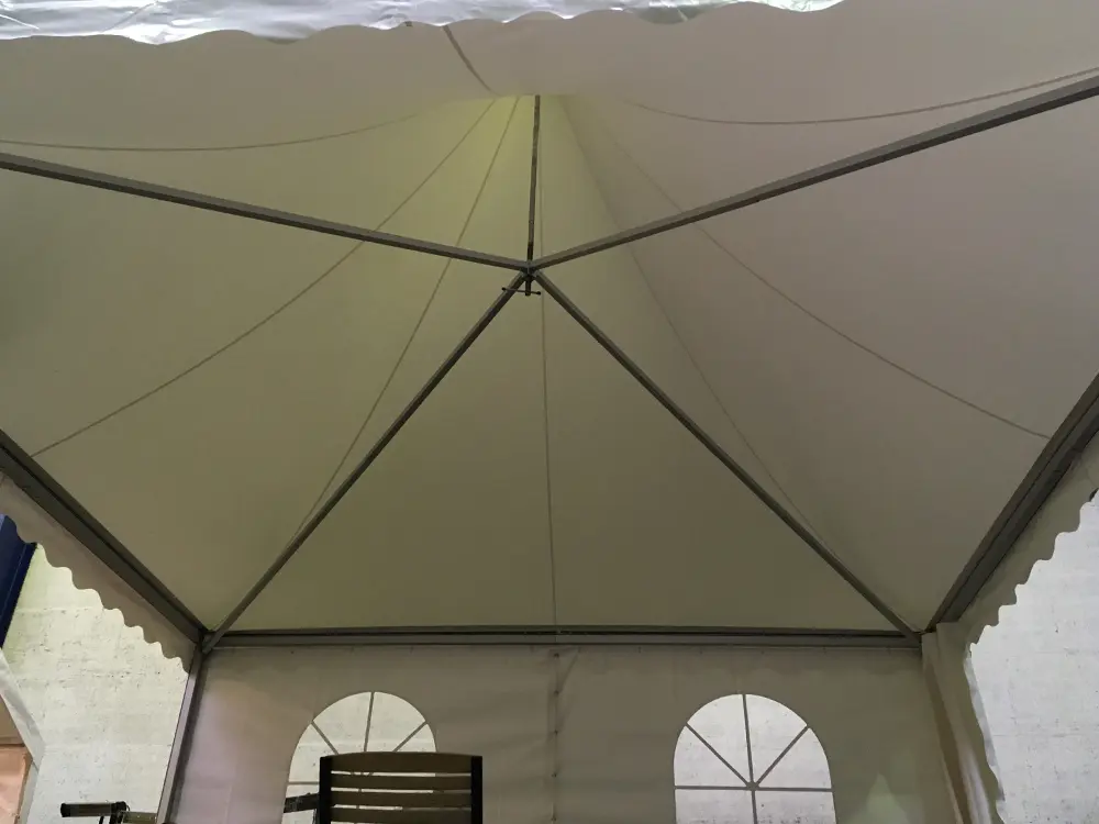 Pagode met hoog puntdak