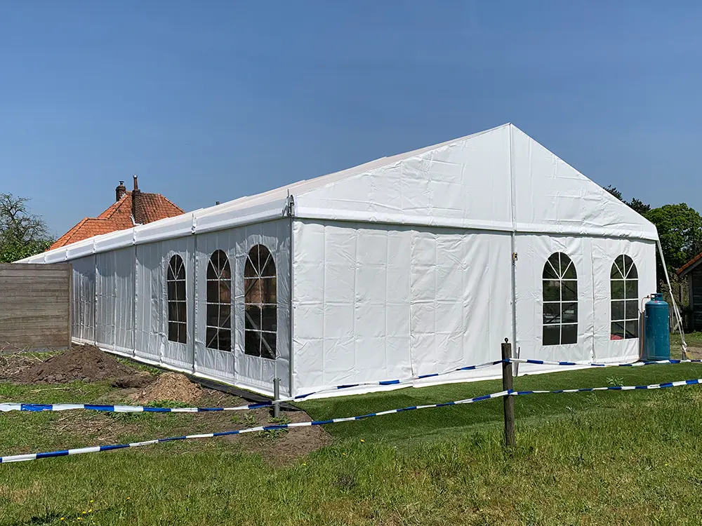 8 meter brede tent met zijwanden