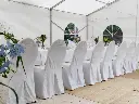 Ingerichte, modulaire partytent voor een trouwfeest