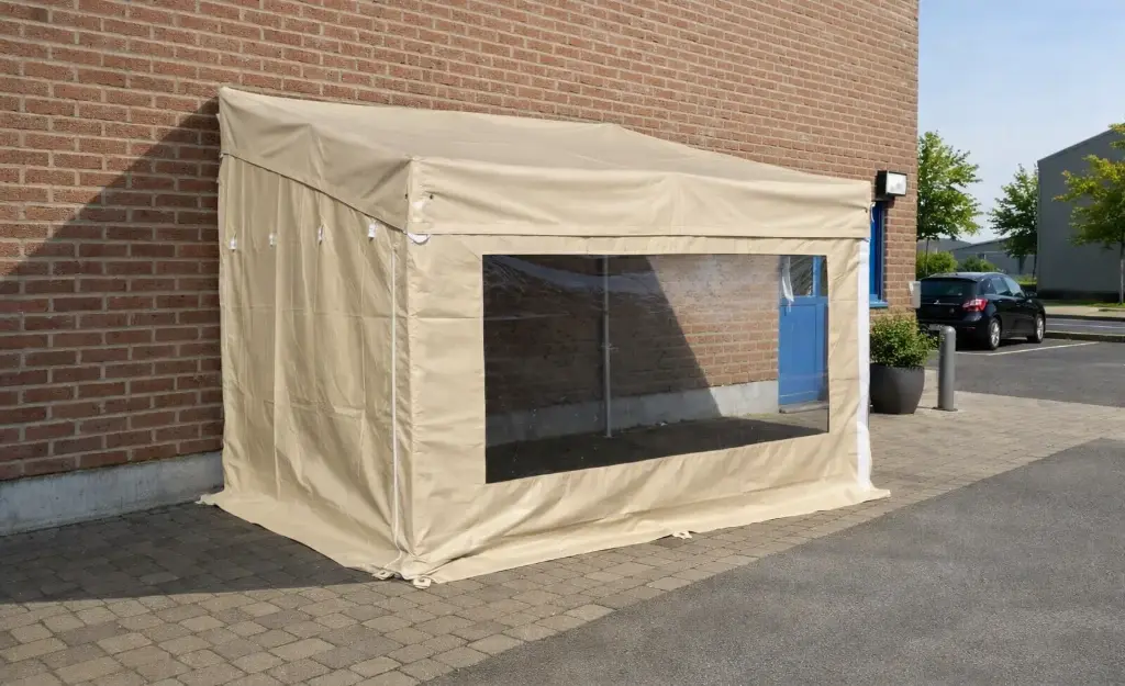 Modèle d'exposition: tonnelle murale 2,5 x 2,7 m Solid 50 pvc beige
