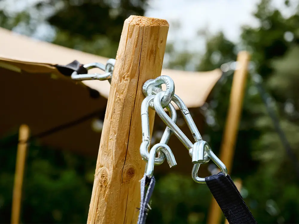 Tente stretch 6 x 10 m : jeu de poteaux + ancrage